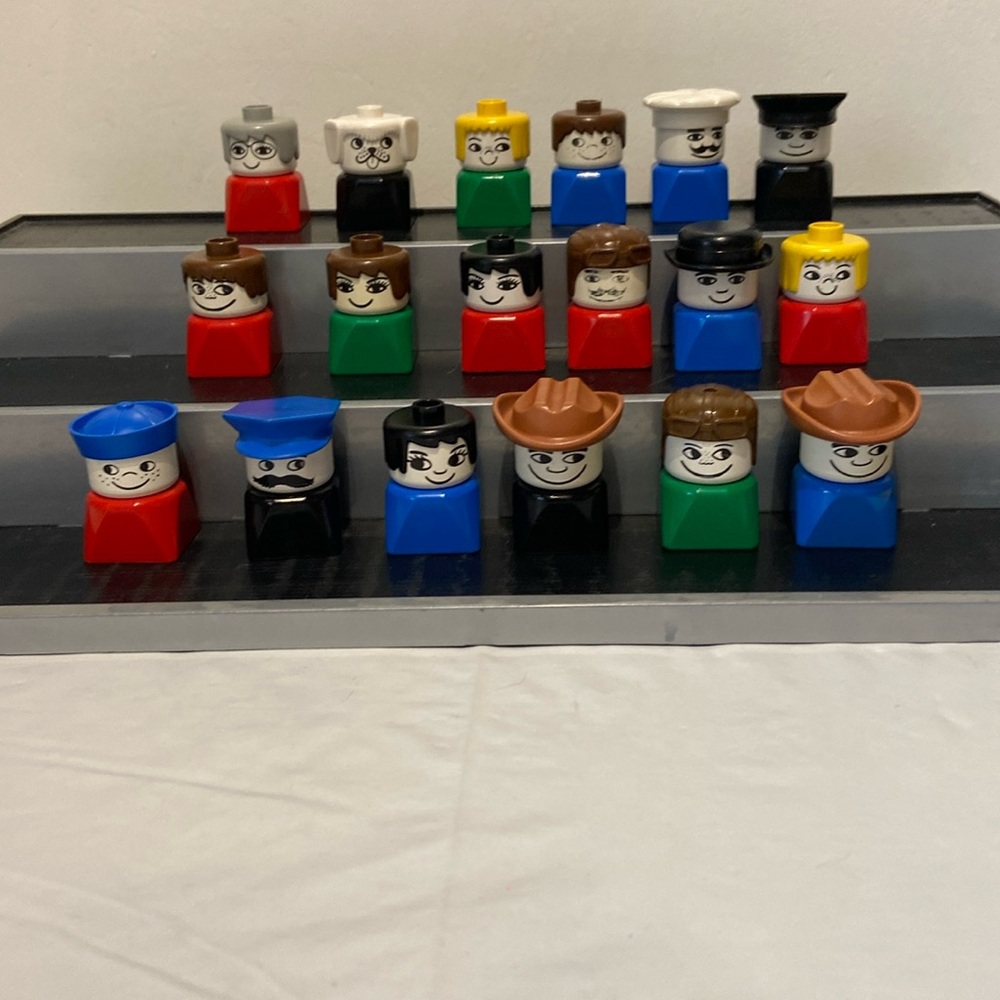18 Vintage Duplo Lego Figures